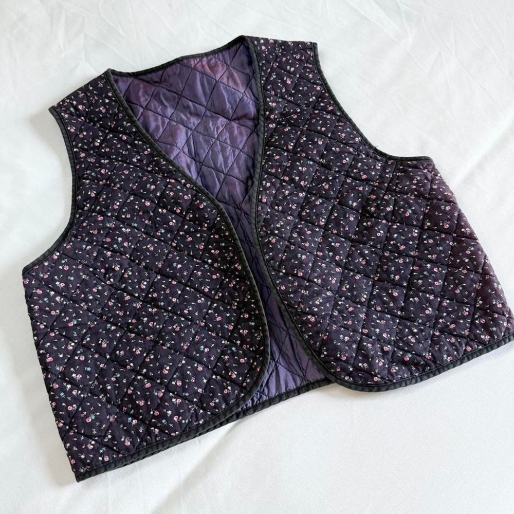 90s handmade quilted‎ floral vest fits like a small